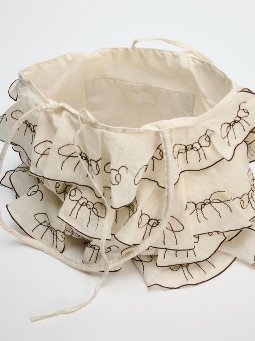 Zara Elegant Cream Ruffle Tote Bag with Ant Contrast Stitching - Picture 2 of 2